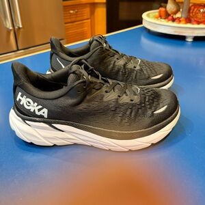 Men’s Hoka Clifton 8 black size 9.